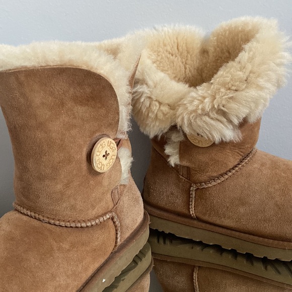 Ugg women's beige bailey button boots - Picture 8 of 8